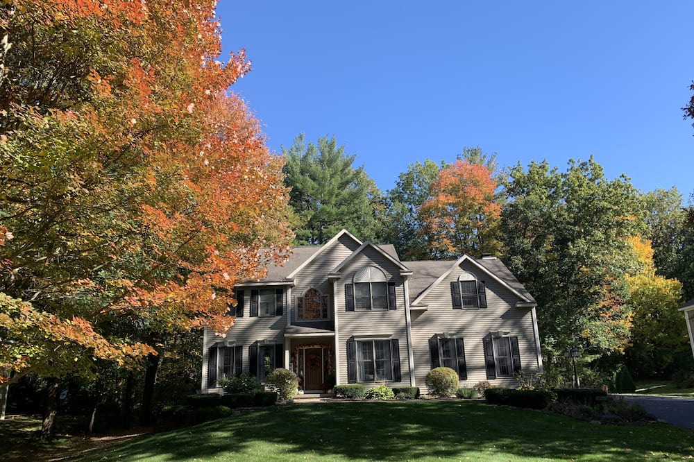 Gansevoort House | Belmont Stakes Availability! Large family home with pool-golf course community