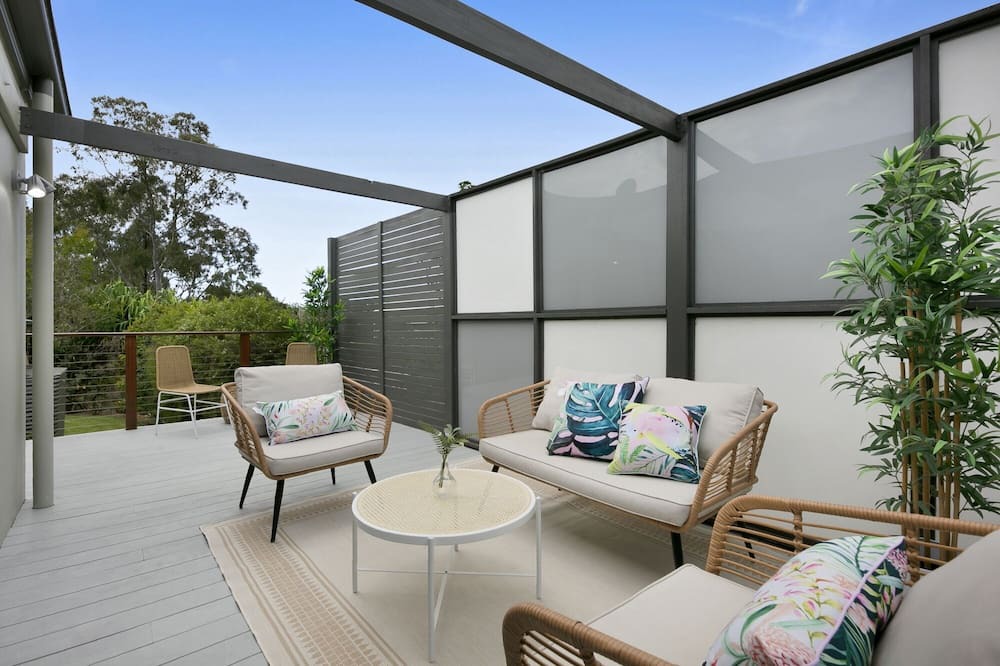 Reedy Creek Apartment | Central, Tranquil, Stylish - Close to everything and Pet friendly.