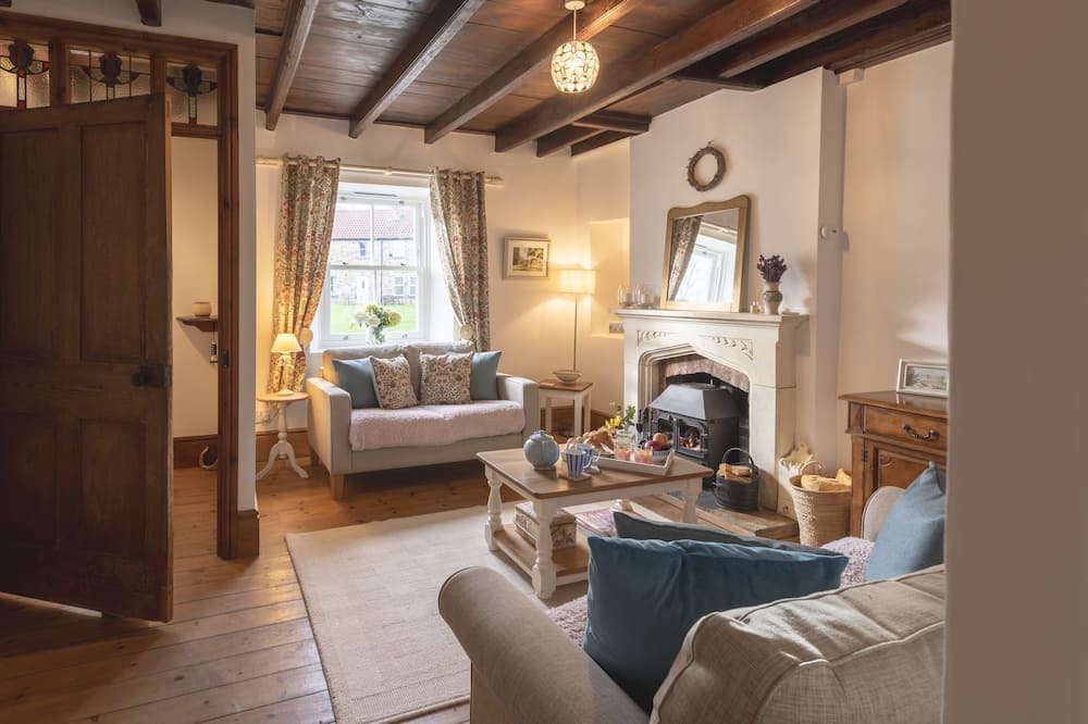 Richmond Apartment | Thimble cottage is a traditional two bedroom cottage with many original features