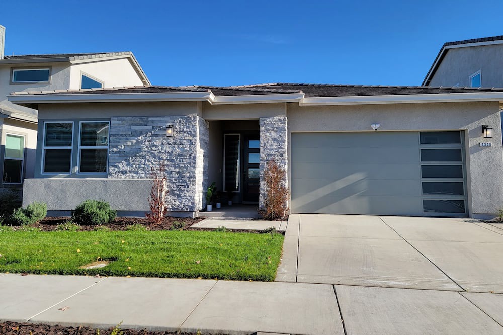 Lathrop House | Beautiful cozy, fully furnished, brand new, lake house with private deck.