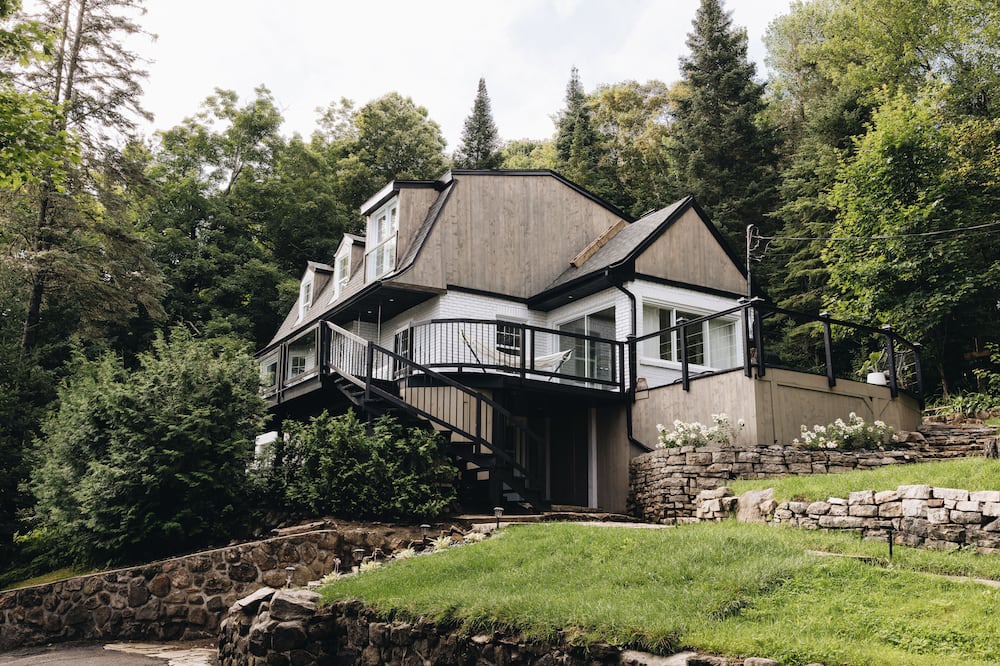 Val Morin Ski Chalet | Luxury Chalet in luarentides with Beautiful Views | HotTub | Sauna | Steam Room