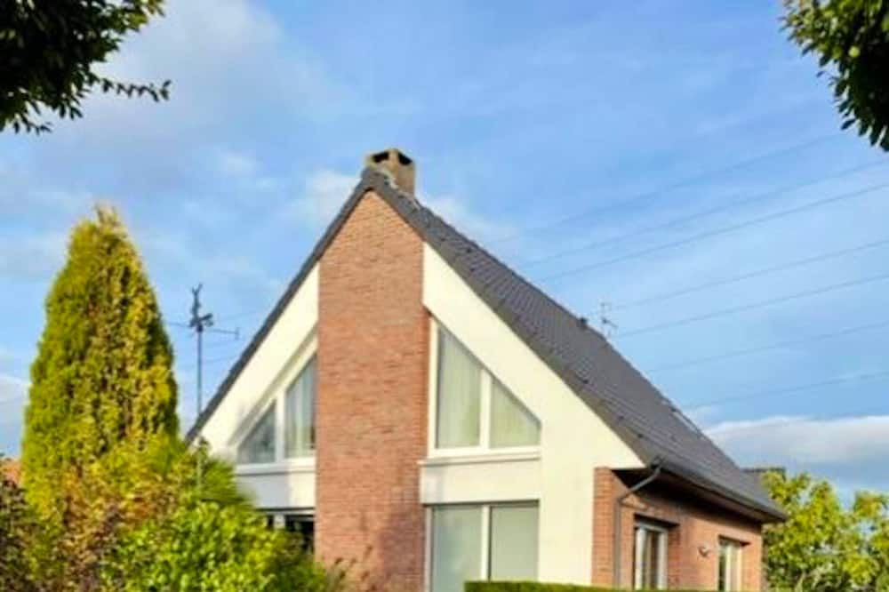 Longuenesse House | Homerez - Beautiful house for 2 ppl. with terrace at Longuenesse