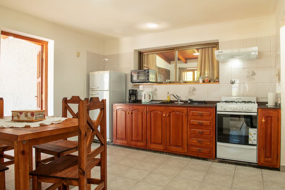 San Carlos de Bariloche Cabin | Marble Home. Mtn Views. Garage Access. BBQ. Garage
