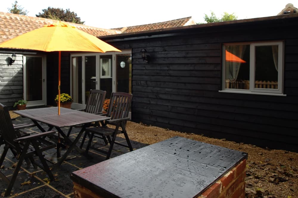 Norwich House | Holiday Barn with Lake views - 15 mins from Norwich city