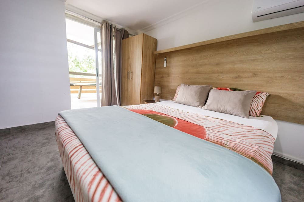 Aburi Bed & Breakfast | Rustic and unique private room with large wraparound balcony up in the Trees!