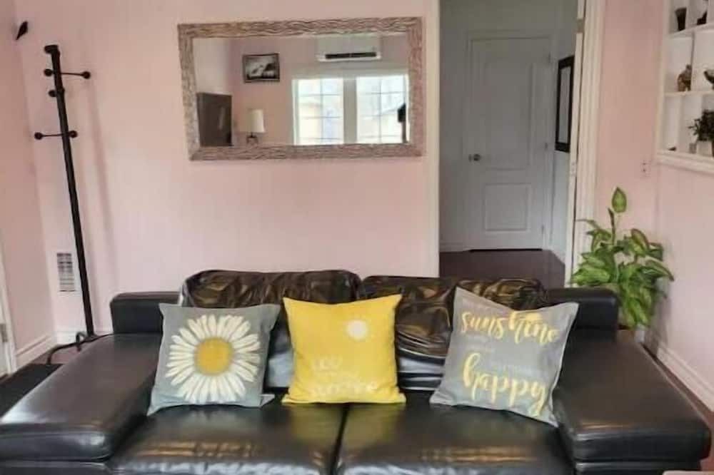 West Hill House | Cheerful 1 bedroom house in Toronto.