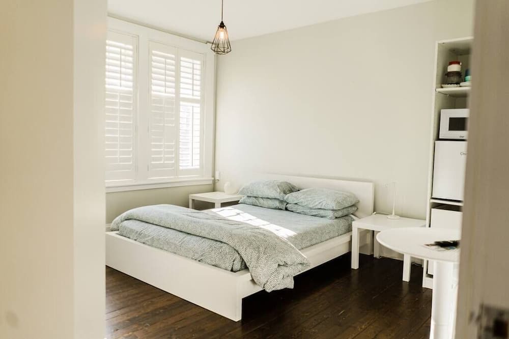 Desjardins Apartment | La Cendrillon - Private Bathroom