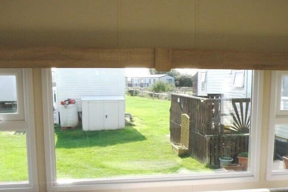 Selsey House | A small comfortable caravan, in a quiet location, with a lovely outside area to relax