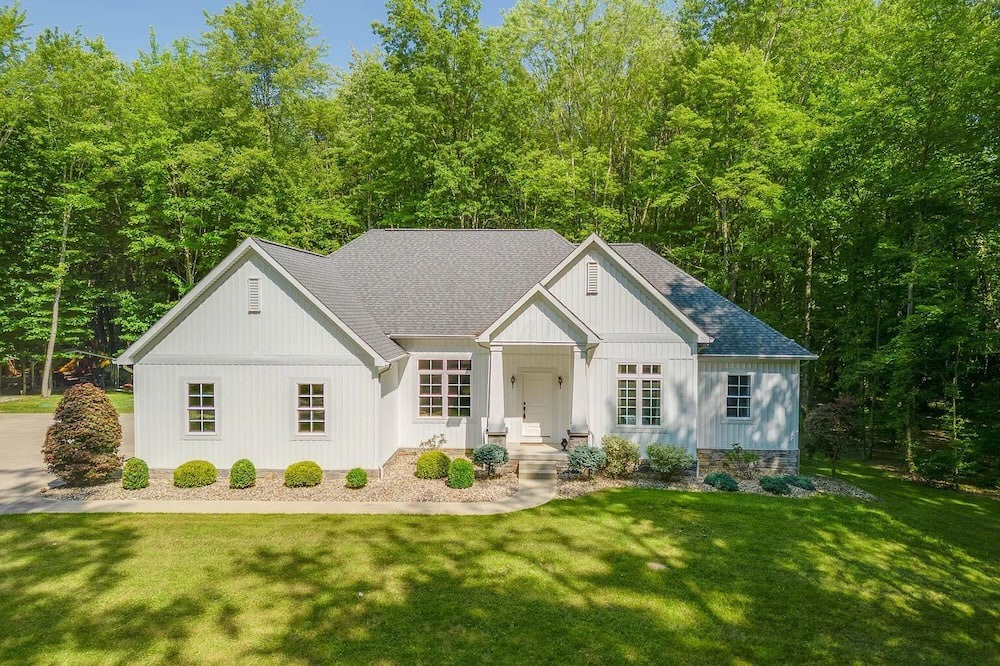 Johnstown House | Heartland Woods Ohio~8 Acres~Secluded Nature Escape~Flex Cancellation~King beds