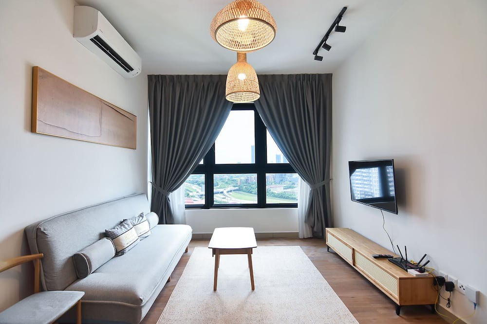 Taman Pertama Apartment | A Comfy 3BR Apt Near Sunway Velocity, FREE Parking