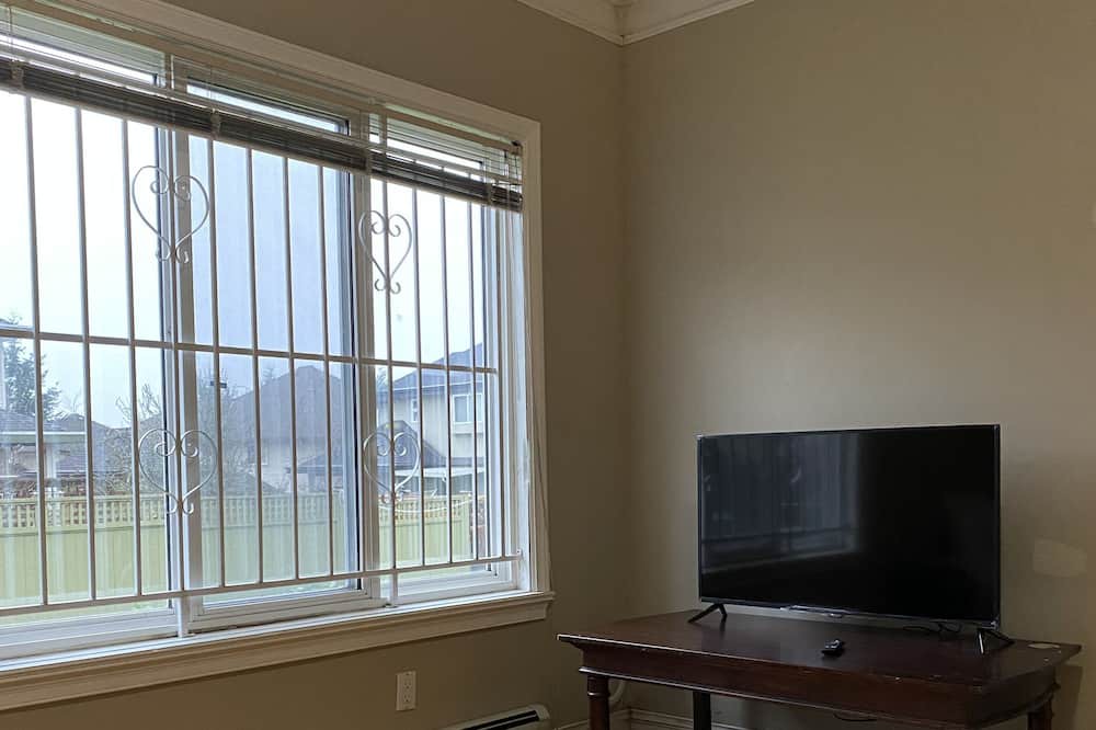 Fleetwood Apartment | Quite, clean and separate suite