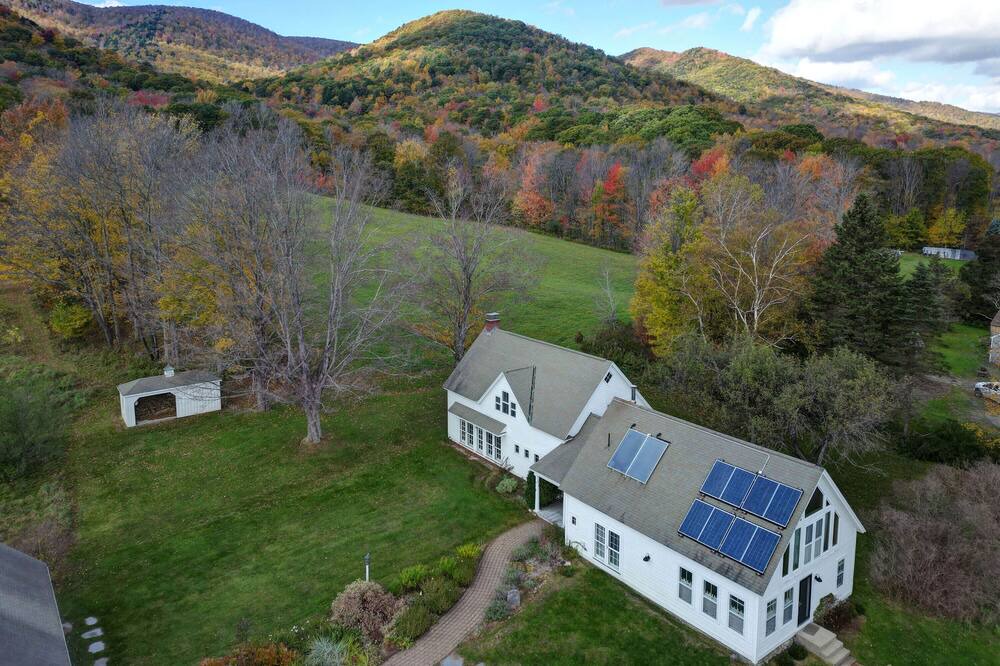 Williamstown House | Elegant Mountain View Retreat By Evergreen Home