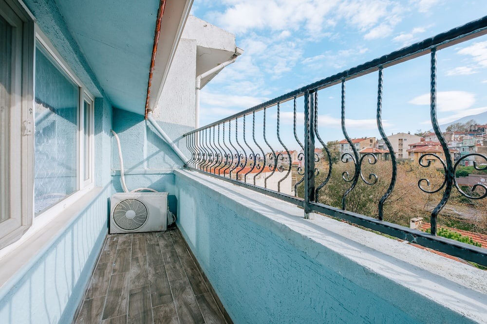 Osmangazi Apartment | Urban Flat with Balcony in Bursa
