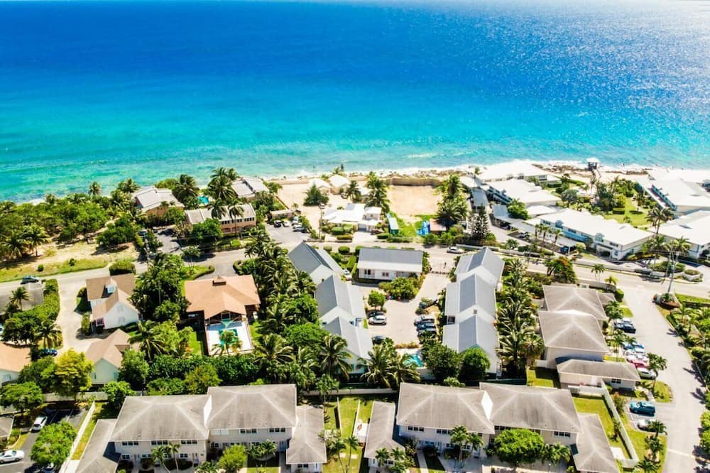 George Town Condo | Seaside RetreatnLuxury, Large Condo, King Size, 10 minutes to Smith Cove on walk