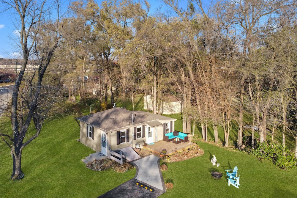 Machesney Park Cottage | Charming Cottage