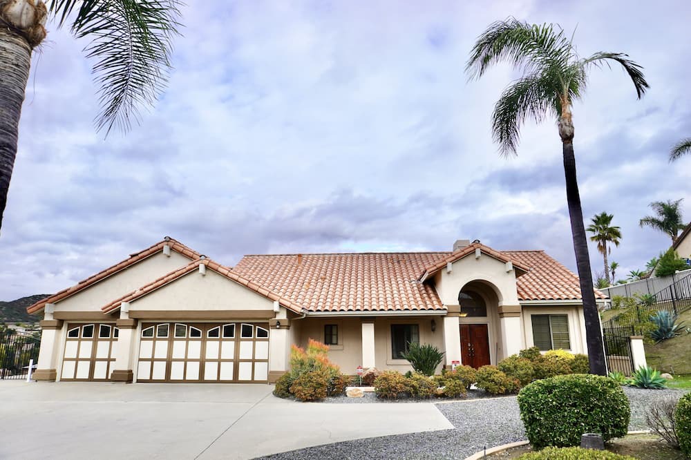 Alpine House | California is Calling! Gorgeous 3 Bed 2 Bath Alpine House plus Pool & Spa