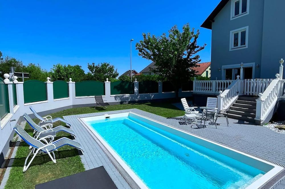 Wittau Apartment | Traum Apartment mit Pool + Balkon