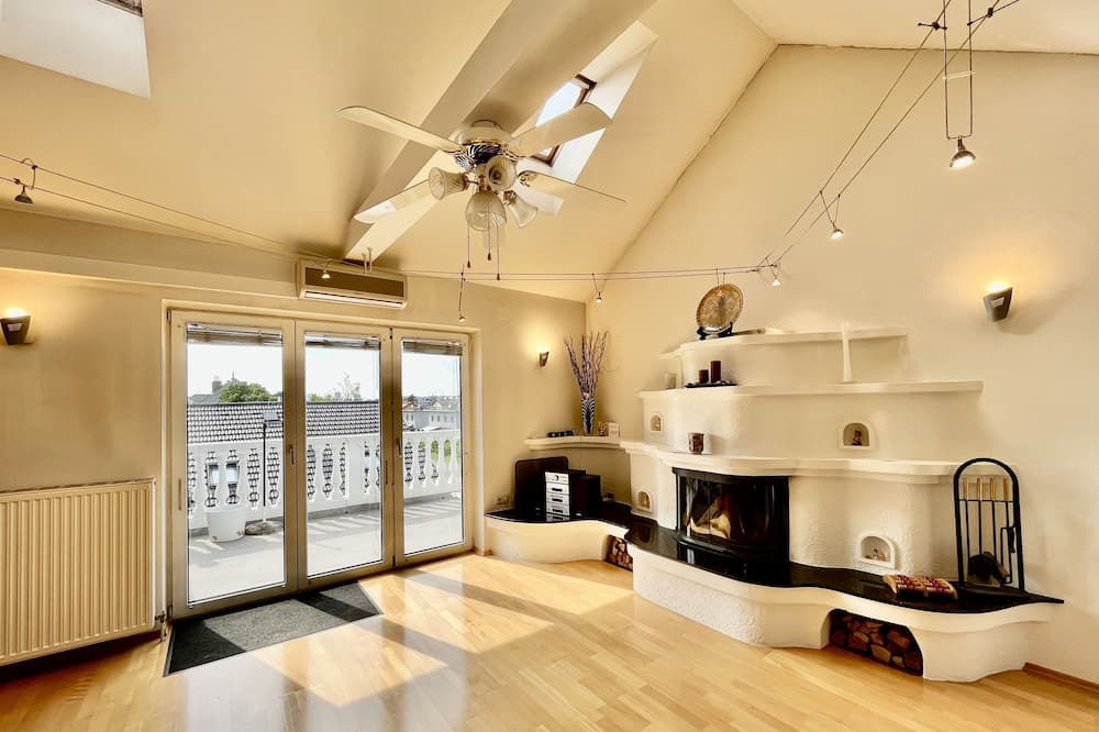 Wittau Apartment | Atemberaubendes Loft mit Pool + Balkon