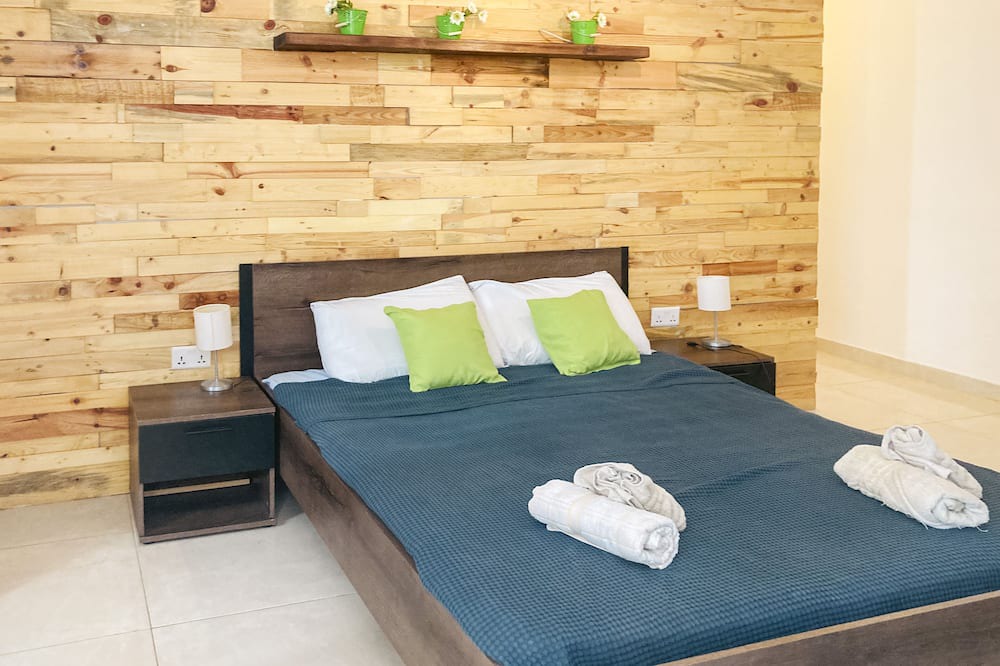 Pieta Apartment | XL Central Home, Close to Valletta and Sliema, King Size Bed