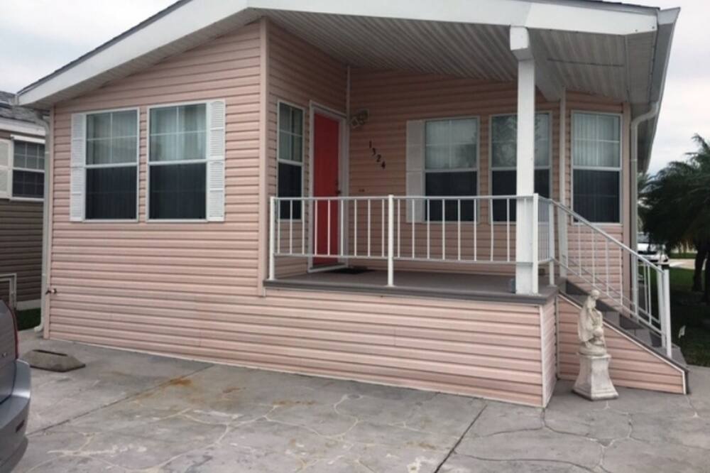 Nettles Island House | House on Porpoise Island | 2 Bed, 2 Bath