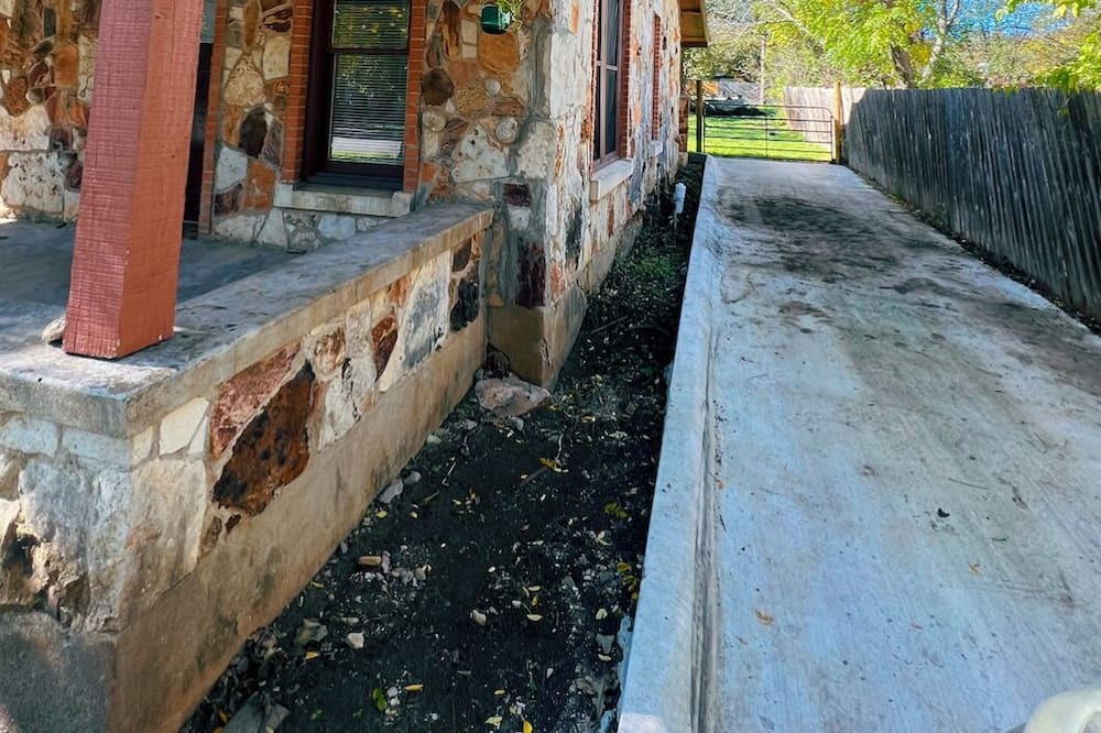 Heritage House | Cozy Spaceship Ranch House Meets Historical San Marcos
