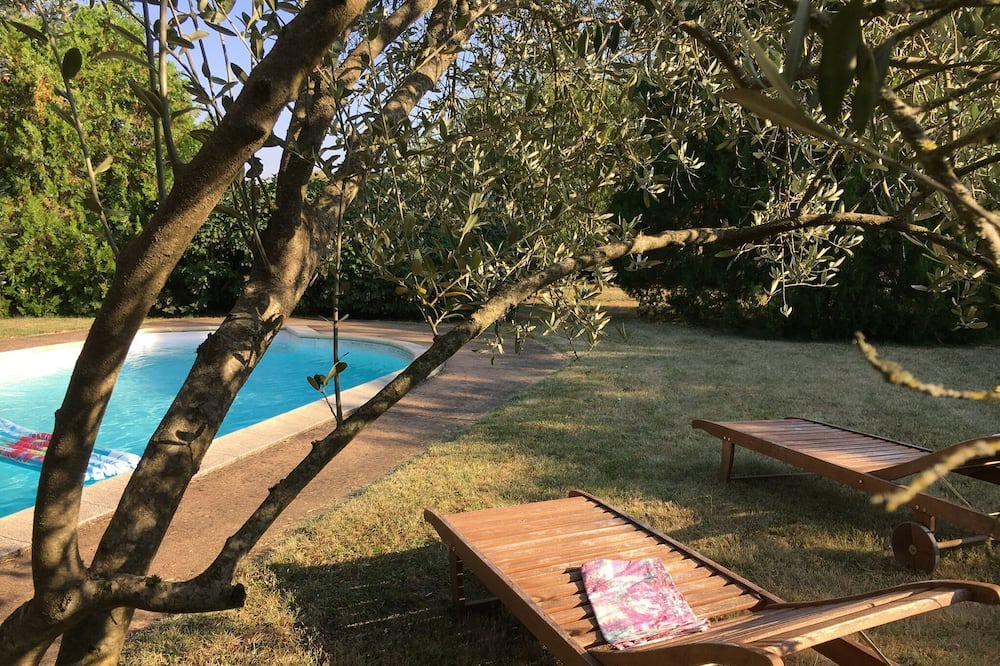 Florentin House | Holiday Home 'Mulberry House' with Private Pool, Private Terrace and Wi-Fi
