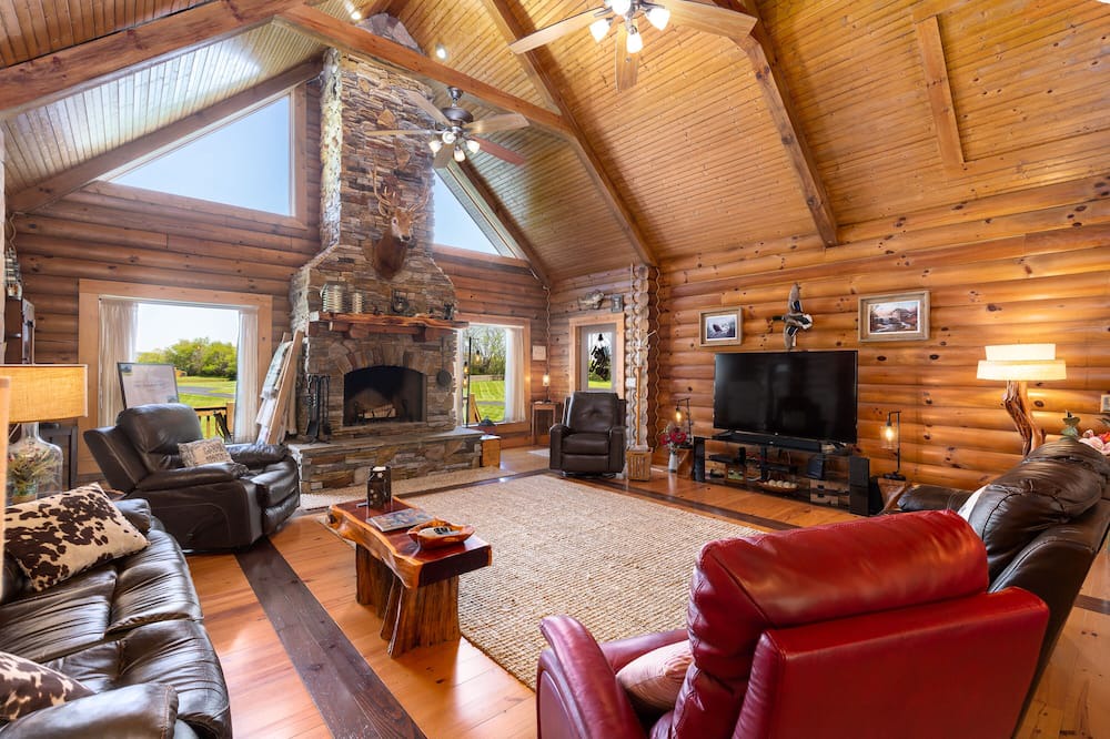 Franklin Cabin | A Little "Peace" of Paradise A Log House on a Rural Franklin Farm