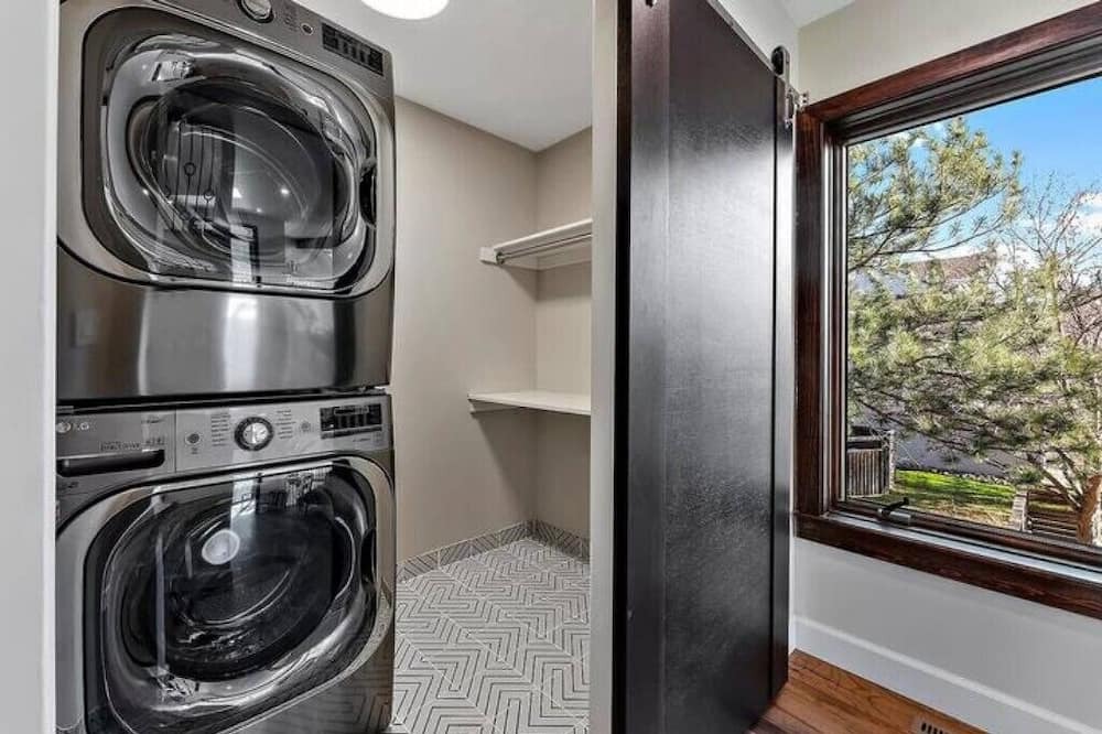 East Boulder House | Luxury 4 bed, 3 Bath + Office - Pets OK