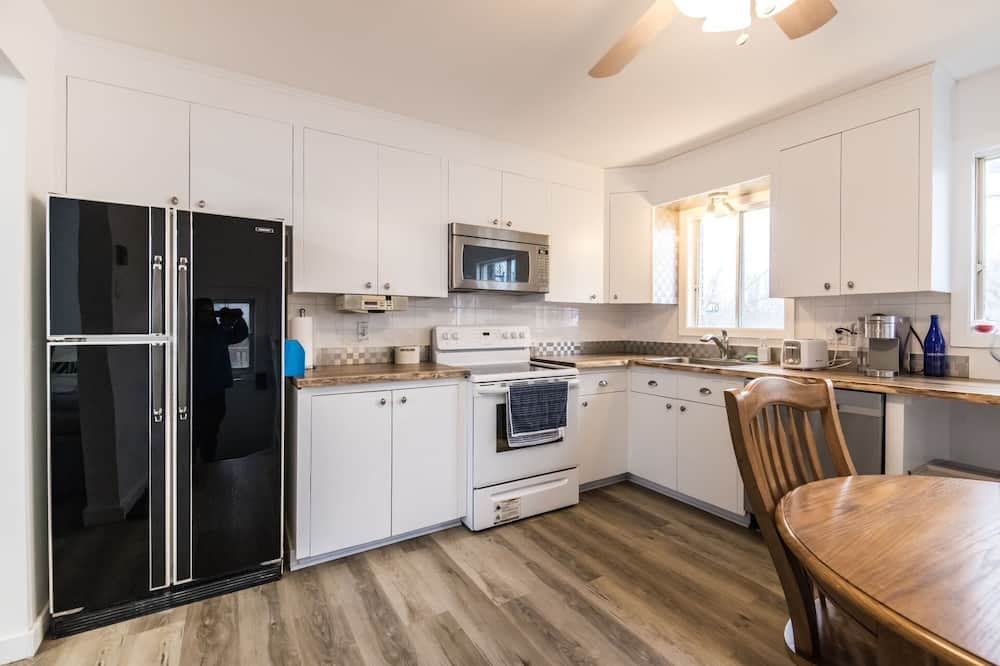 Shefford House | Mont Bromont Ski Resort 3 Beds Detached House