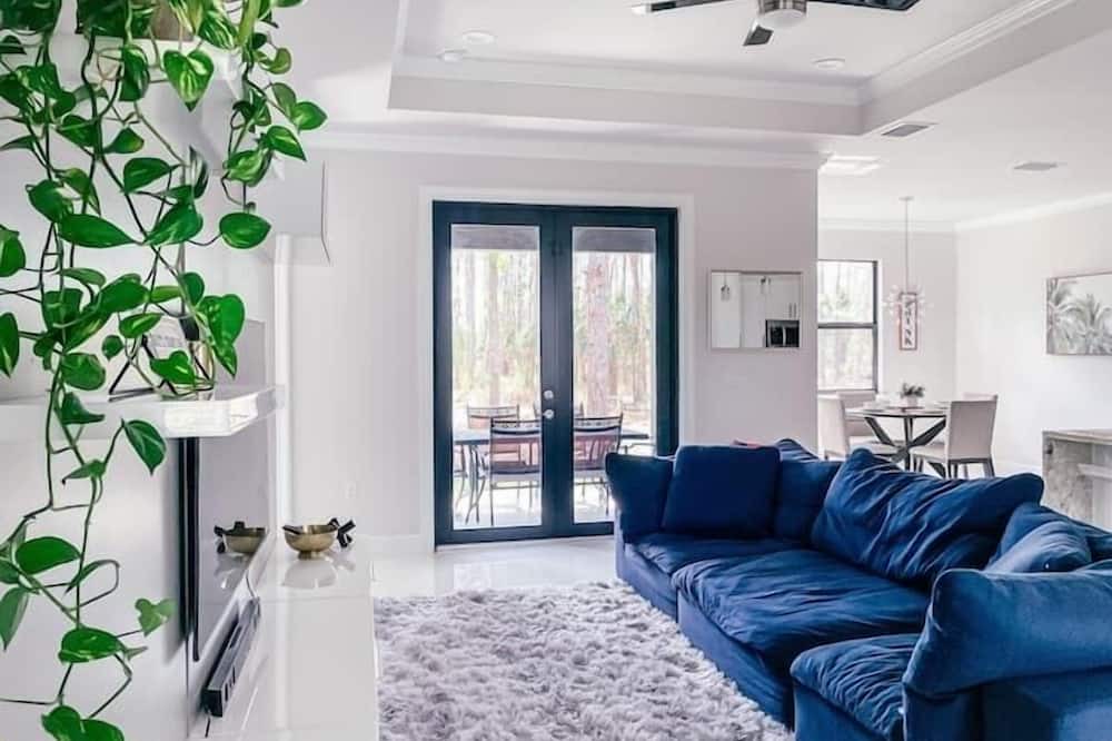 Rural Estates Apartment | 3 Bedroom 767048 by Houzlet
