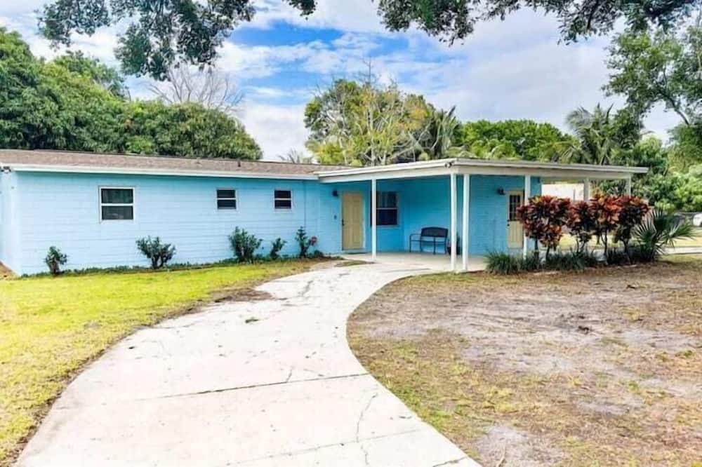 Fort Pierce North Apartment | 4 Bedroom 763762 by Houzlet
