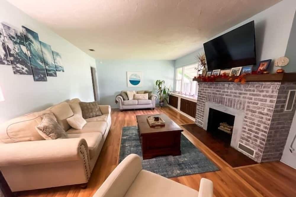 Vero Beach Apartment | 4 Bedroom 756235 by Houzlet