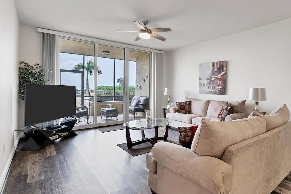 Burnt Store Marina Apartment | 3 Bedroom Condo 728652 by Houzlet