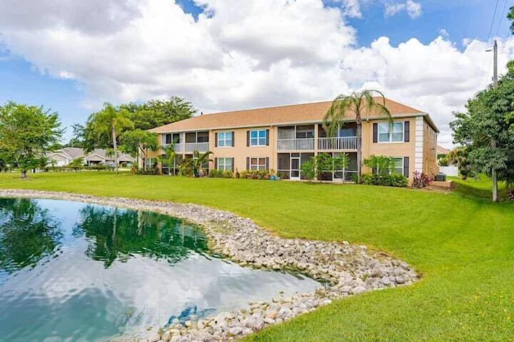 Crown Pointe Apartment | 2 Bedroom 737198 by Houzlet