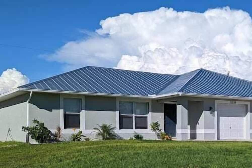 Sunshine Apartment | 3 Bedroom 791010 by Houzlet