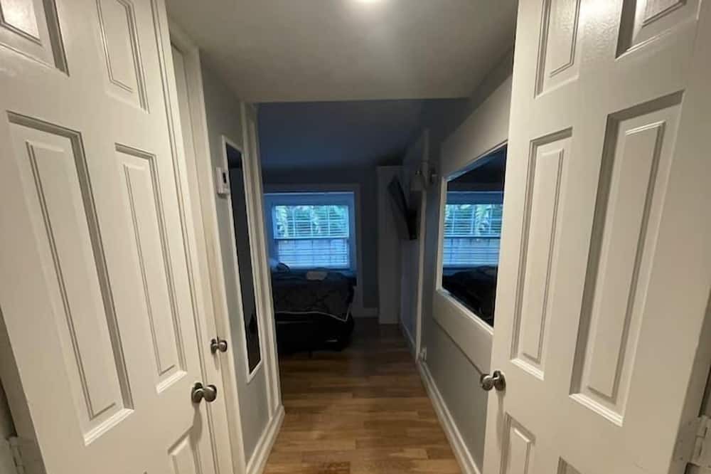 El Portal Apartment | 1 Bedroom 789580 by Houzlet