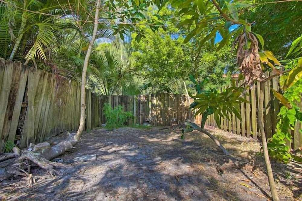 Lauderhill Apartment | 2 Bedroom 793782 by Houzlet