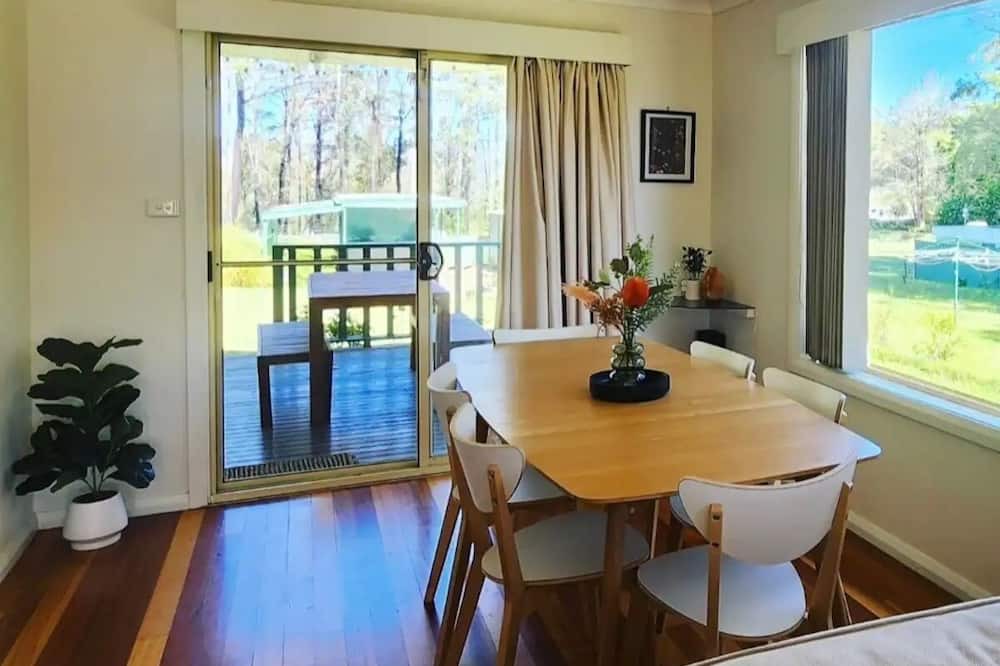 Fishermans Paradise Cottage | "Coco" - sweet coastal cottage in central location that is perfect for families.