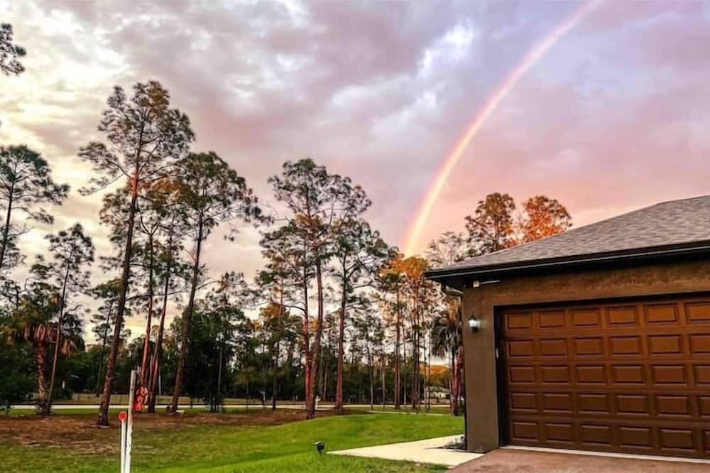 Rural Estates Apartment | 3 Bedroom 789030 by Houzlet