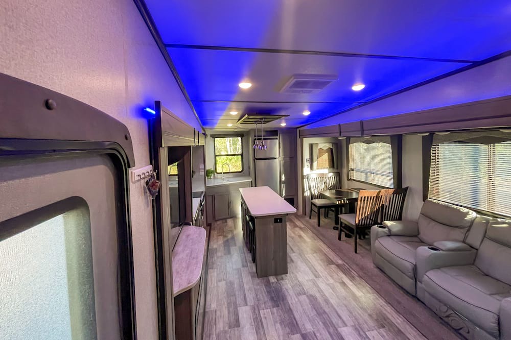 Braden River House | Modern Camper/RV in Sarasota - 9 min from Myakka Park