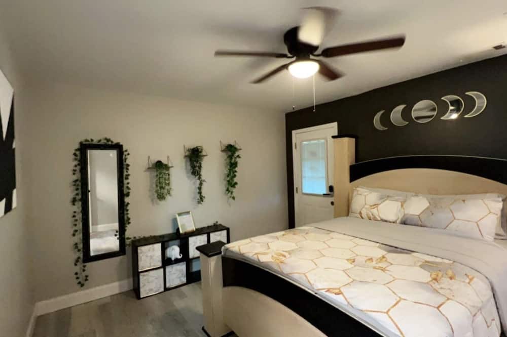 McDonough House | Luxury Queen Bed/Full Bed South ATL in-Law suite