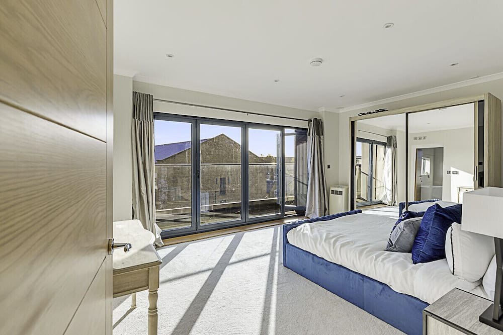 Syon Apartment | Penthouse Apartment In Brentford