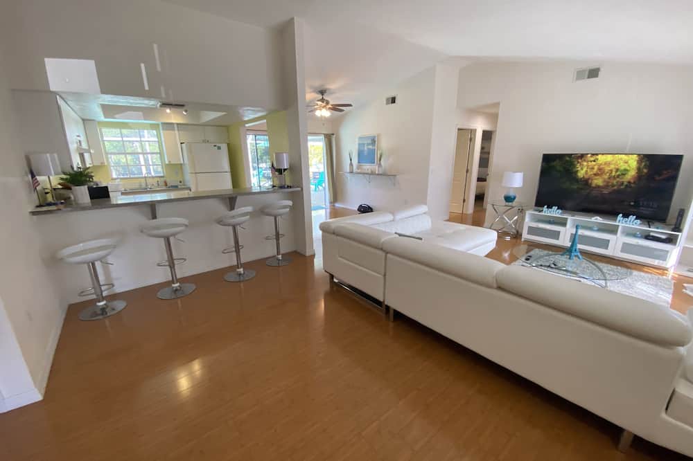 Joel Villa | Heated Pool Home 3/2 in Quiet Neighborhood