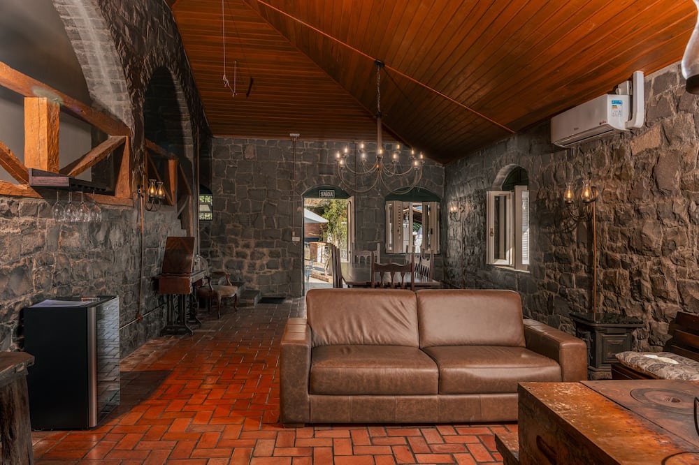Caminhos da Eulalia Hotel | Casa de Pedra Mena Kaho