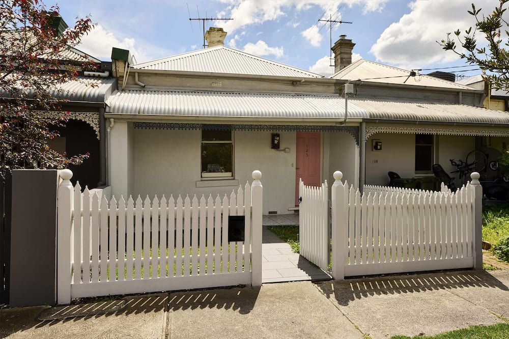 Brunswick North House | Homely Cottage in Davies St - Private Garden