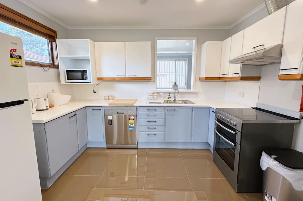 Warwick Farm House | Cosy home in Central Liverpool walking to train, bus, shops and restaurants