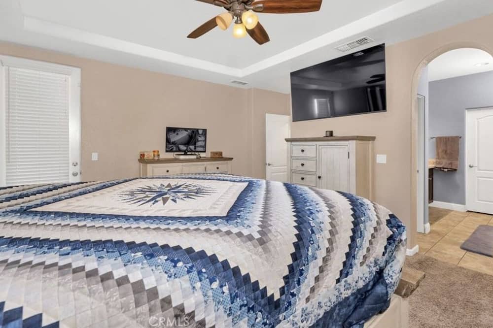 Merced County House | “Family Friendly ~ Pet Friendly ~ GYM ~ Safe Location”