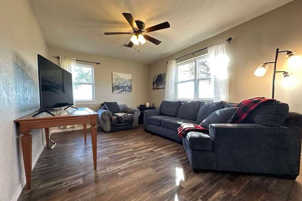 Ponca City House | The Farm Annex