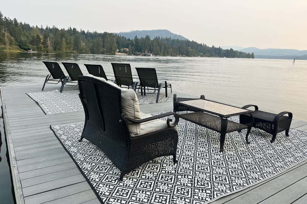 Shawnigan Lake House | Shawnigan house with lake access