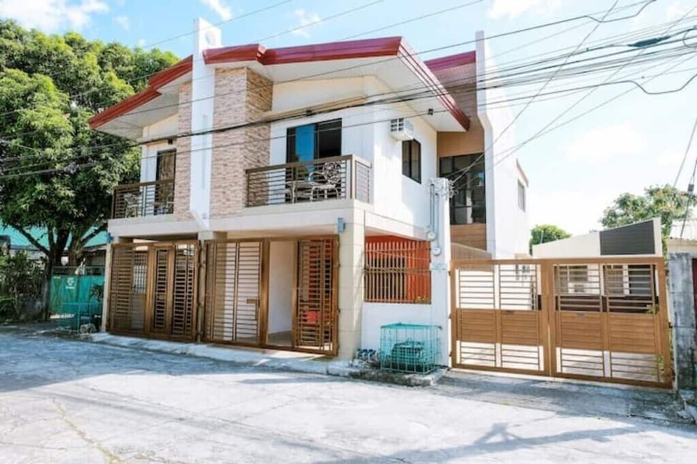 Bacolod House | Carmen's Place A: 4- rm duplex, gated, safe, near